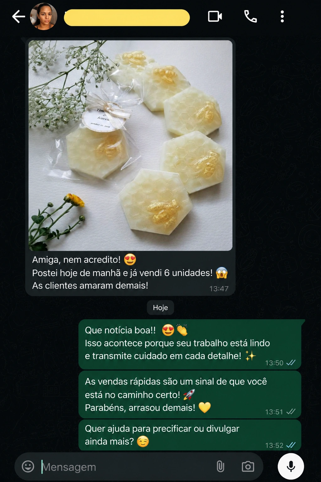 Aluna do Saponaria Brasil vendendo sabonetes de mel